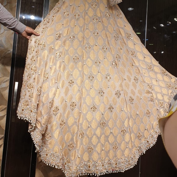 Gold Pakistani Wedding dress - Picture 5 of 16